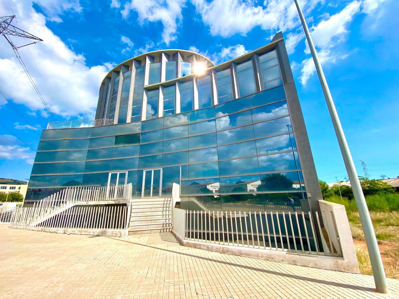 Edificio corporativo versátil en La Vall d’Uixó