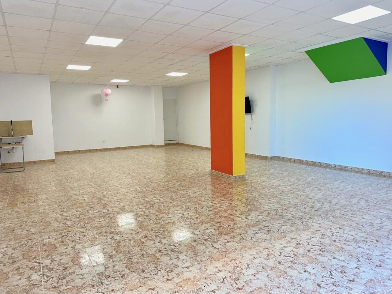 Local polivalente de 95 m² junto al Jardín Botànic Calduch
