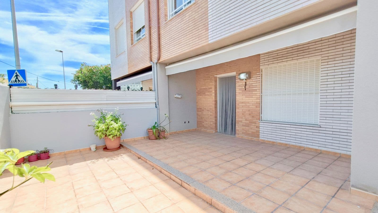 Casa pareada con jardín y piscina en la playa de Almazora