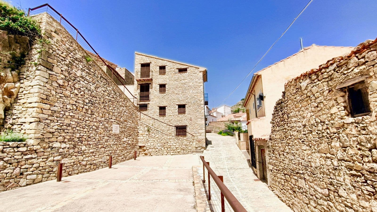 Casa rural de piedra en Ares del Maestrat con encanto histórico - 3