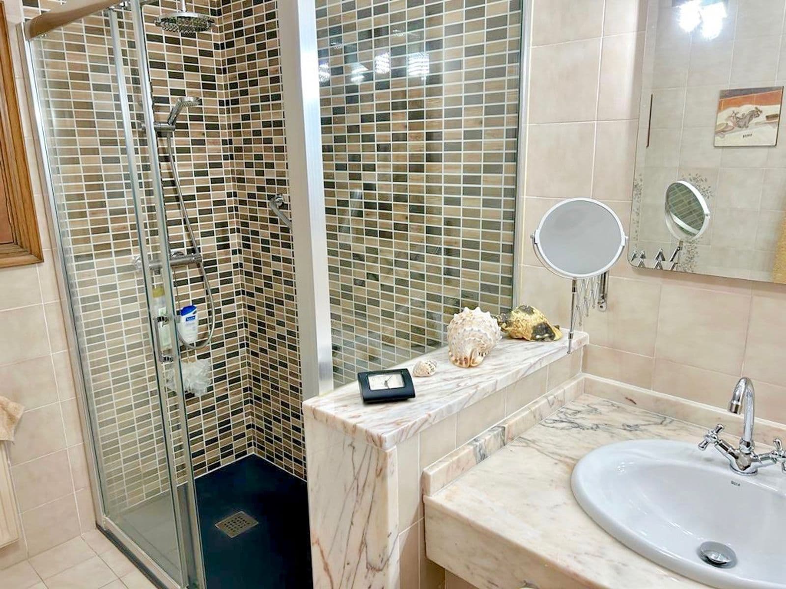 Casa en el centro de Burriana con terraza y 4 dormitorios - 4