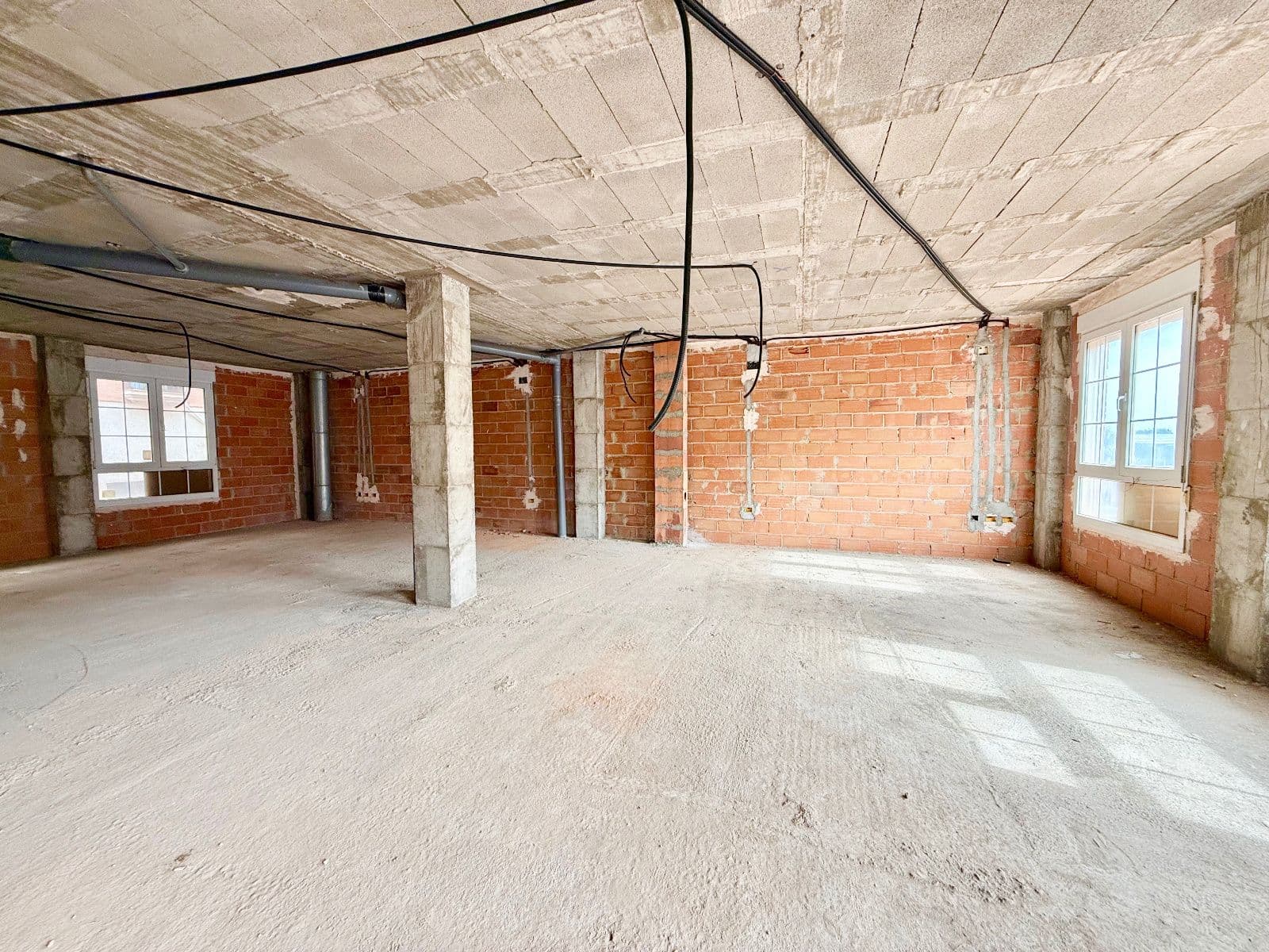 Entresuelos a reformar con gran potencial en zona Piscinas - 4