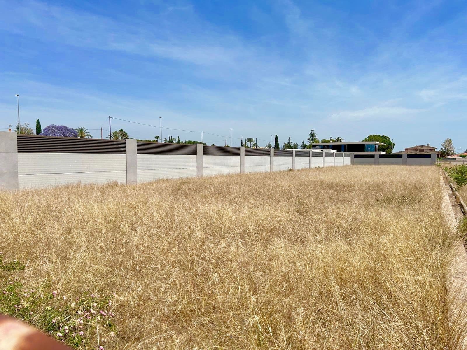 Terreno urbano de 5.846 m² en Madrigal con amplia fachada - 3