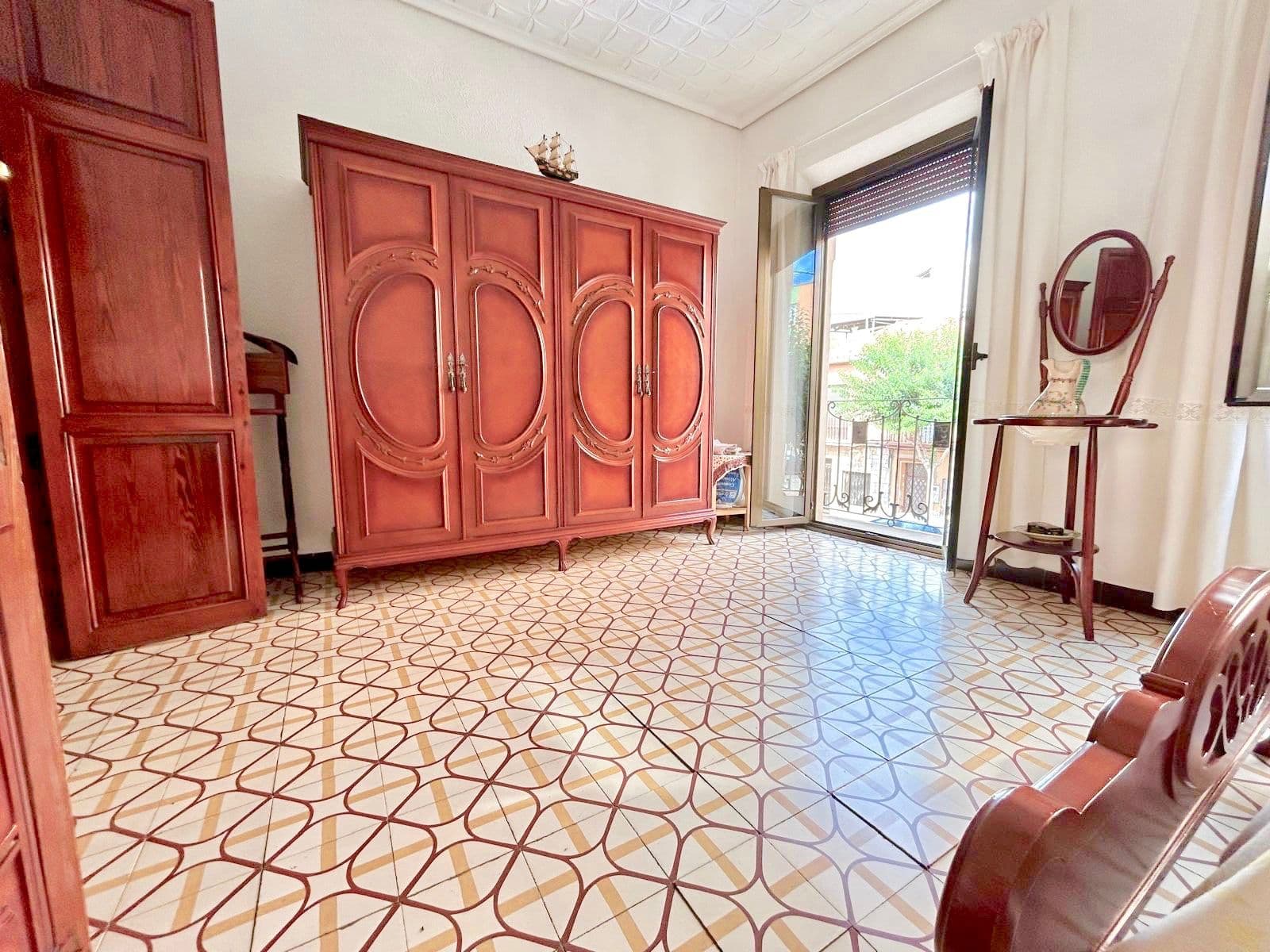 Casa amplia con garaje y doble acceso en el centro de Vila-real - 4