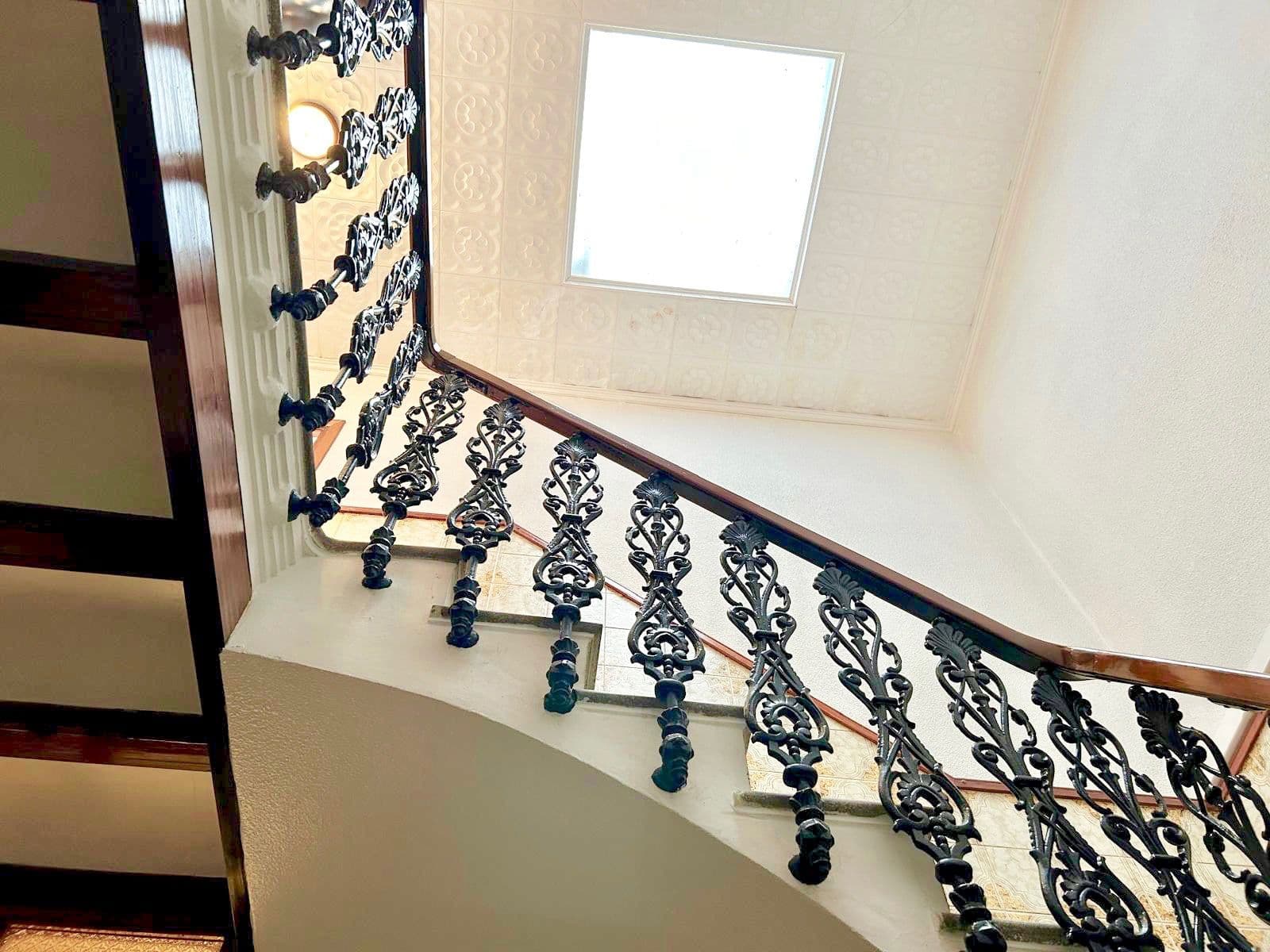 Casa amplia con garaje y doble acceso en el centro de Vila-real