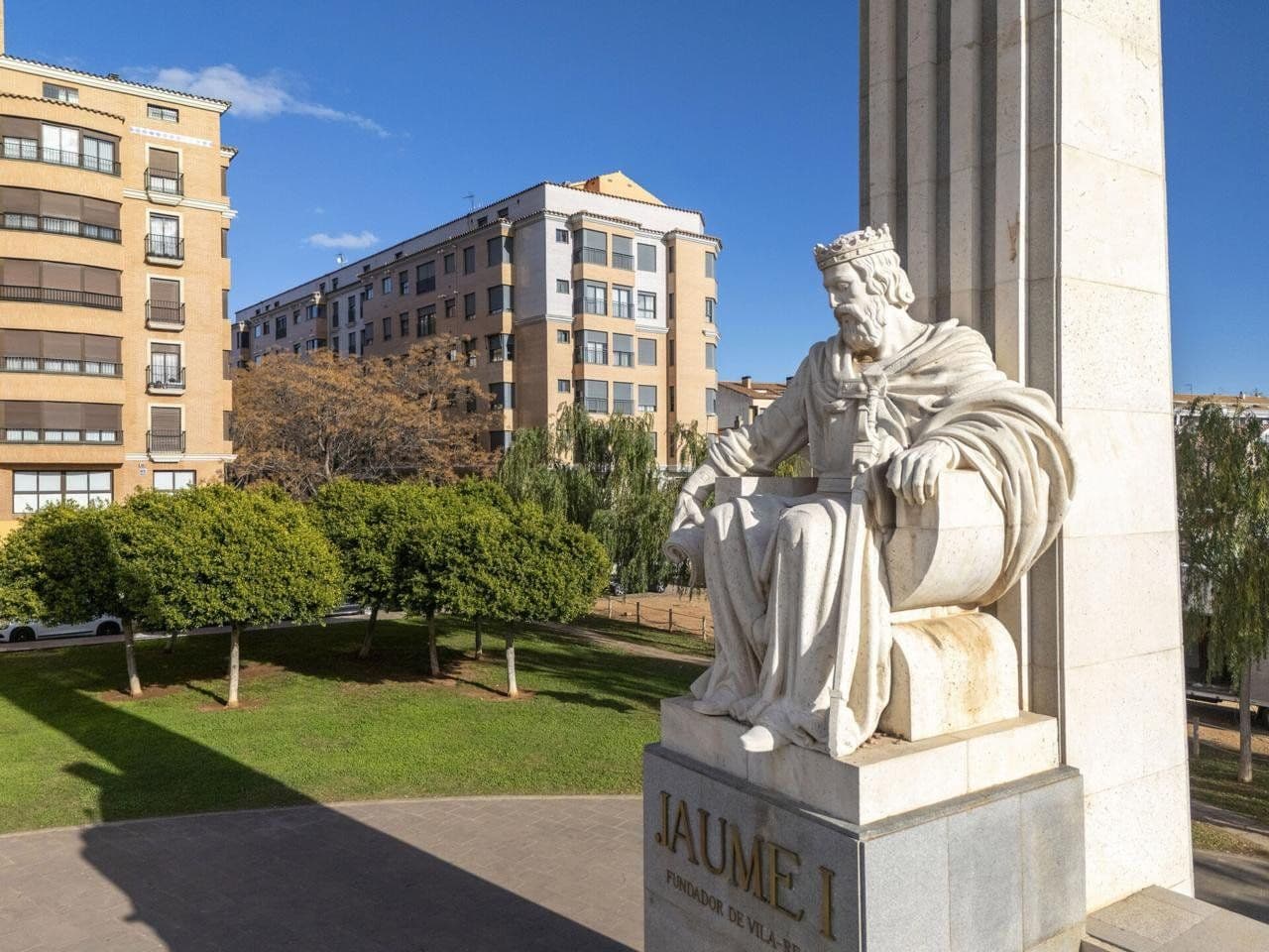 Piso amplio y luminoso en Vila-real con 5 habitaciones y garaje - 2