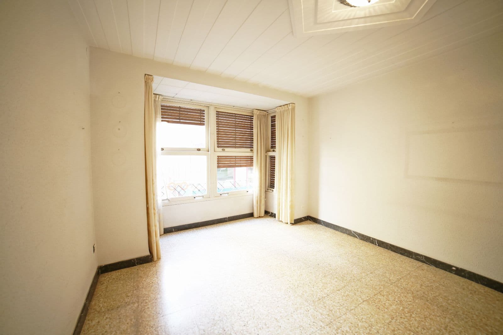 Casa céntrica en Vila-real, 4 plantas y amplia terraza - 3