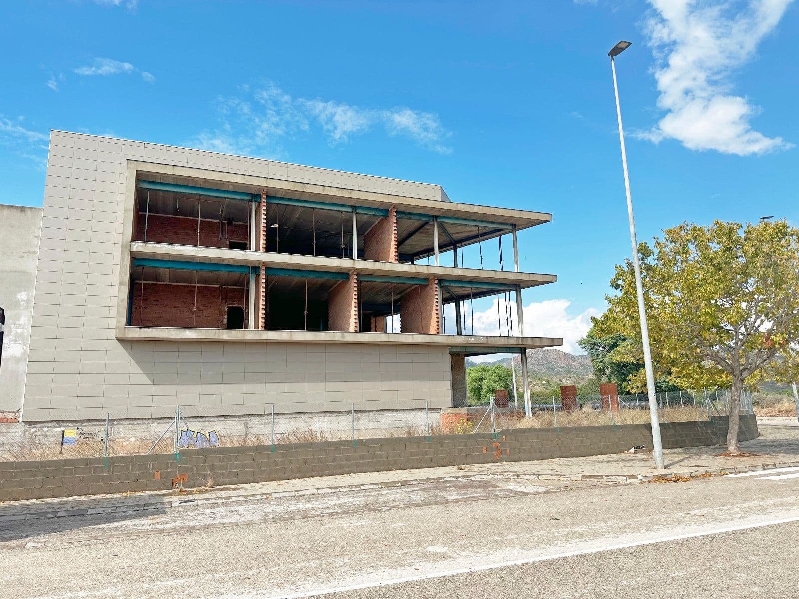 Inmueble en La Vall d’Uixó con nave, oficinas y aparcamiento - 3