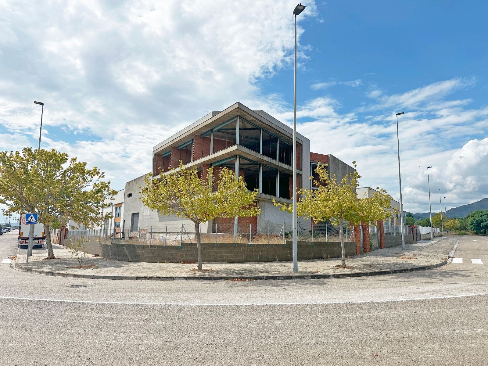 Inmueble en La Vall d’Uixó con nave, oficinas y aparcamiento - 2