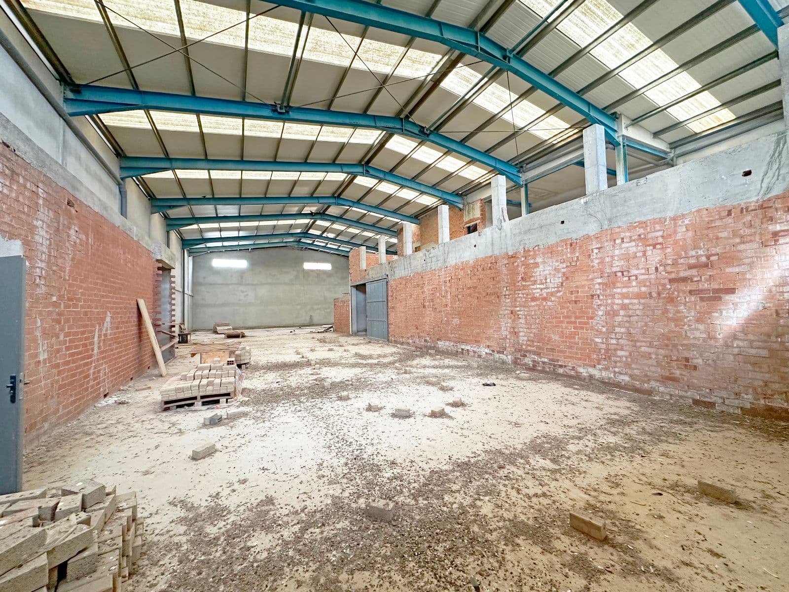 Inmueble en La Vall d’Uixó con nave, oficinas y aparcamiento - 3