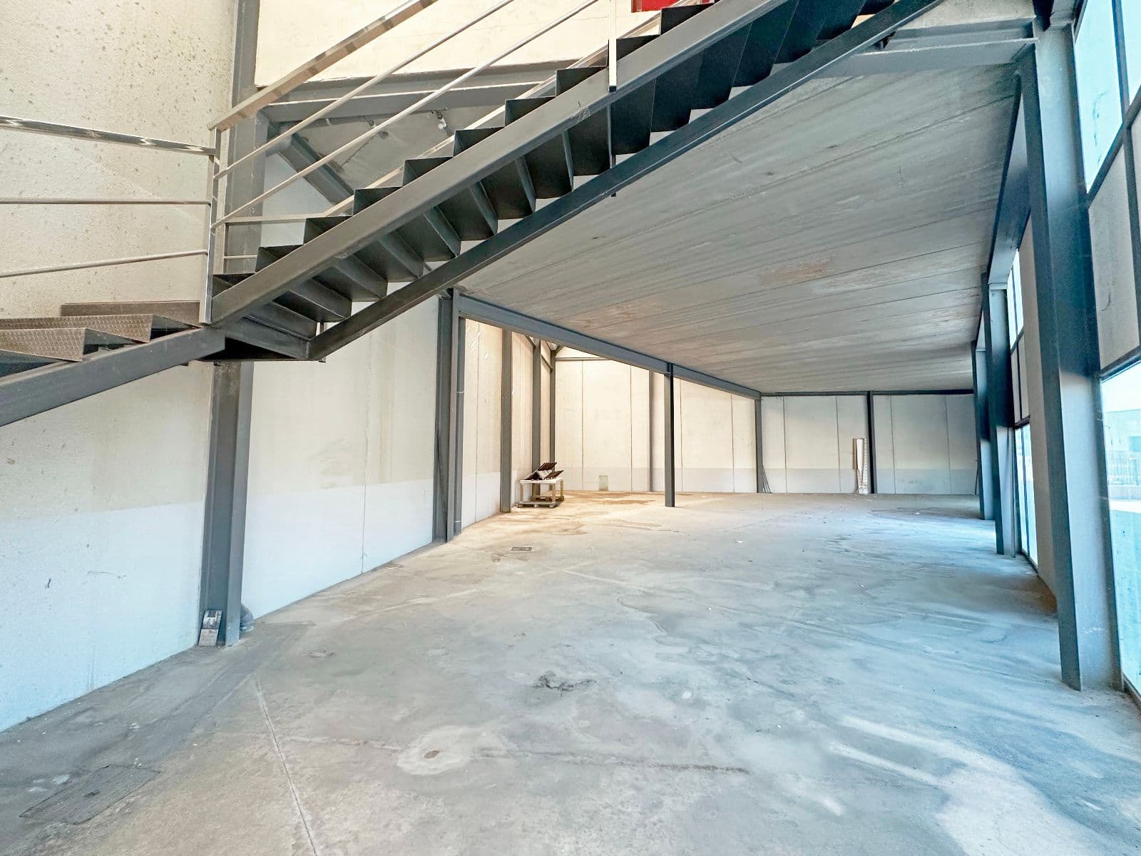 Nave industrial en Onda con patio y oficinas - 2