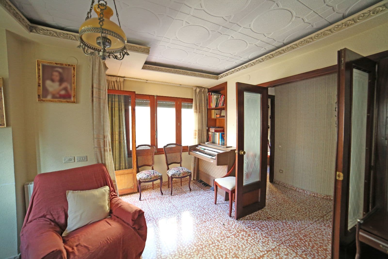 Casa esquinera en Vila-real con 5 habitaciones y garaje para 3 coches