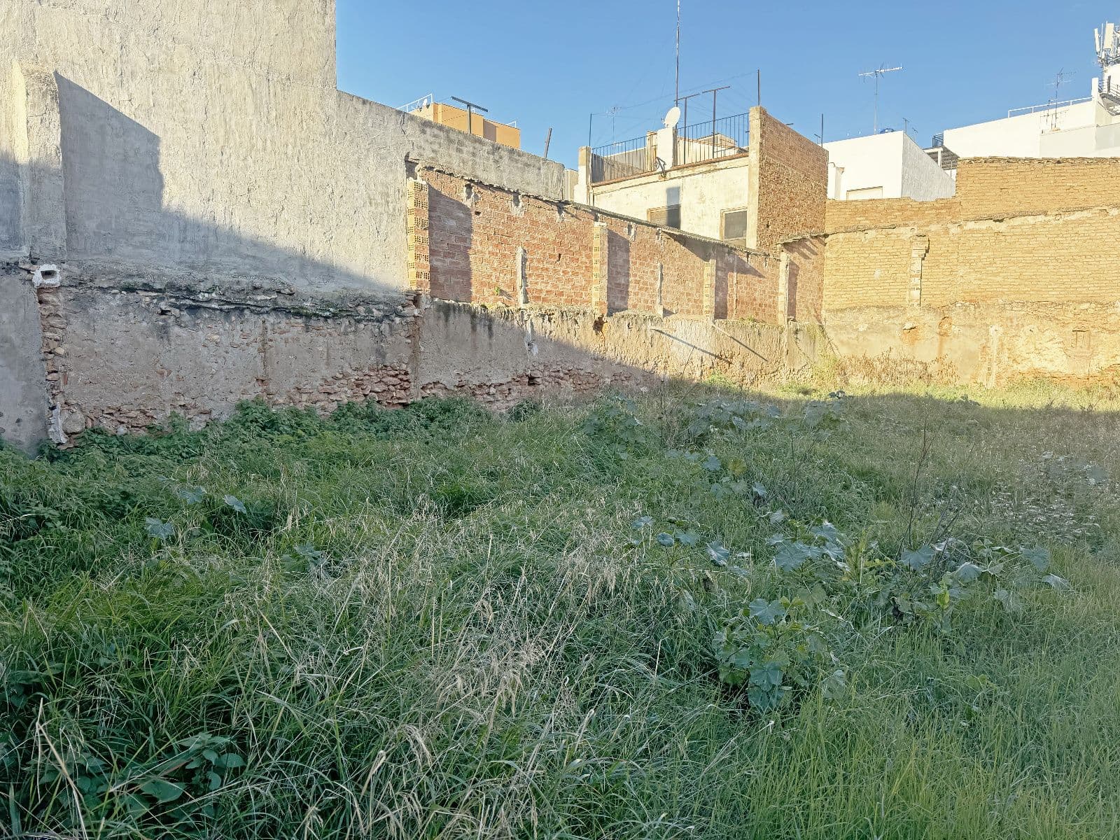 Terreno urbano edificable de 392 m² en venta en Vila-real