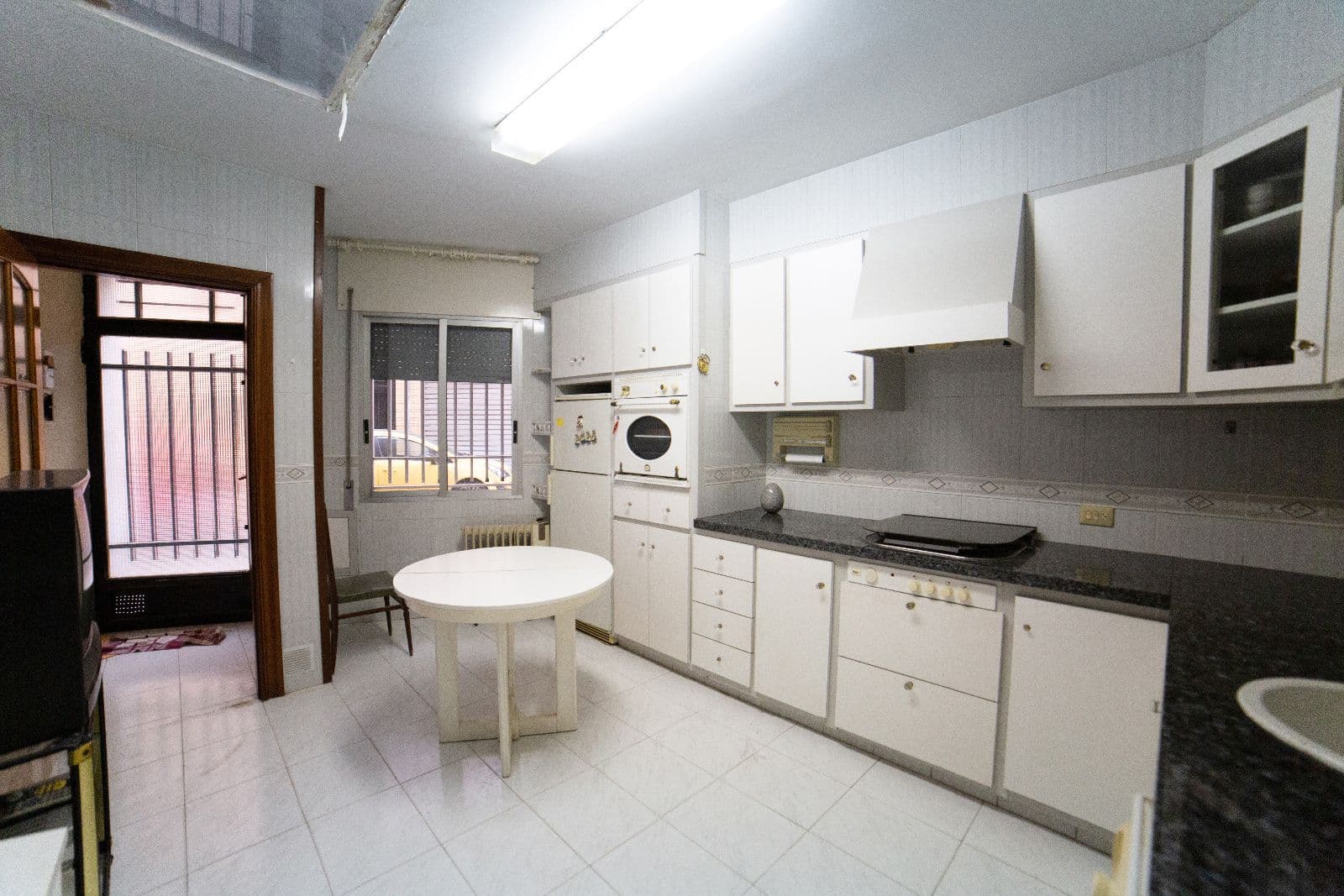 Casa céntrica con doble fachada - 2