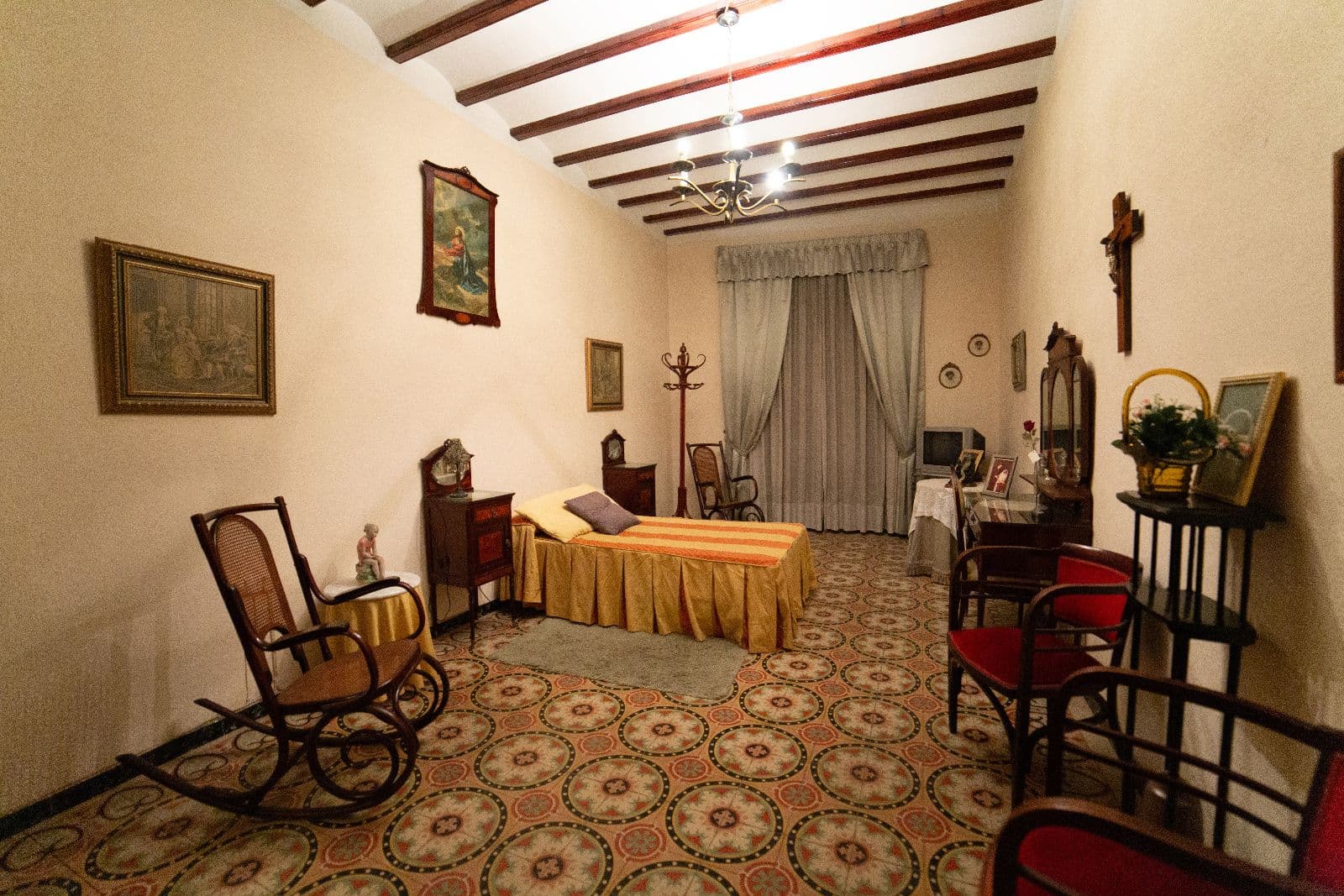 Casa céntrica con doble fachada - 3