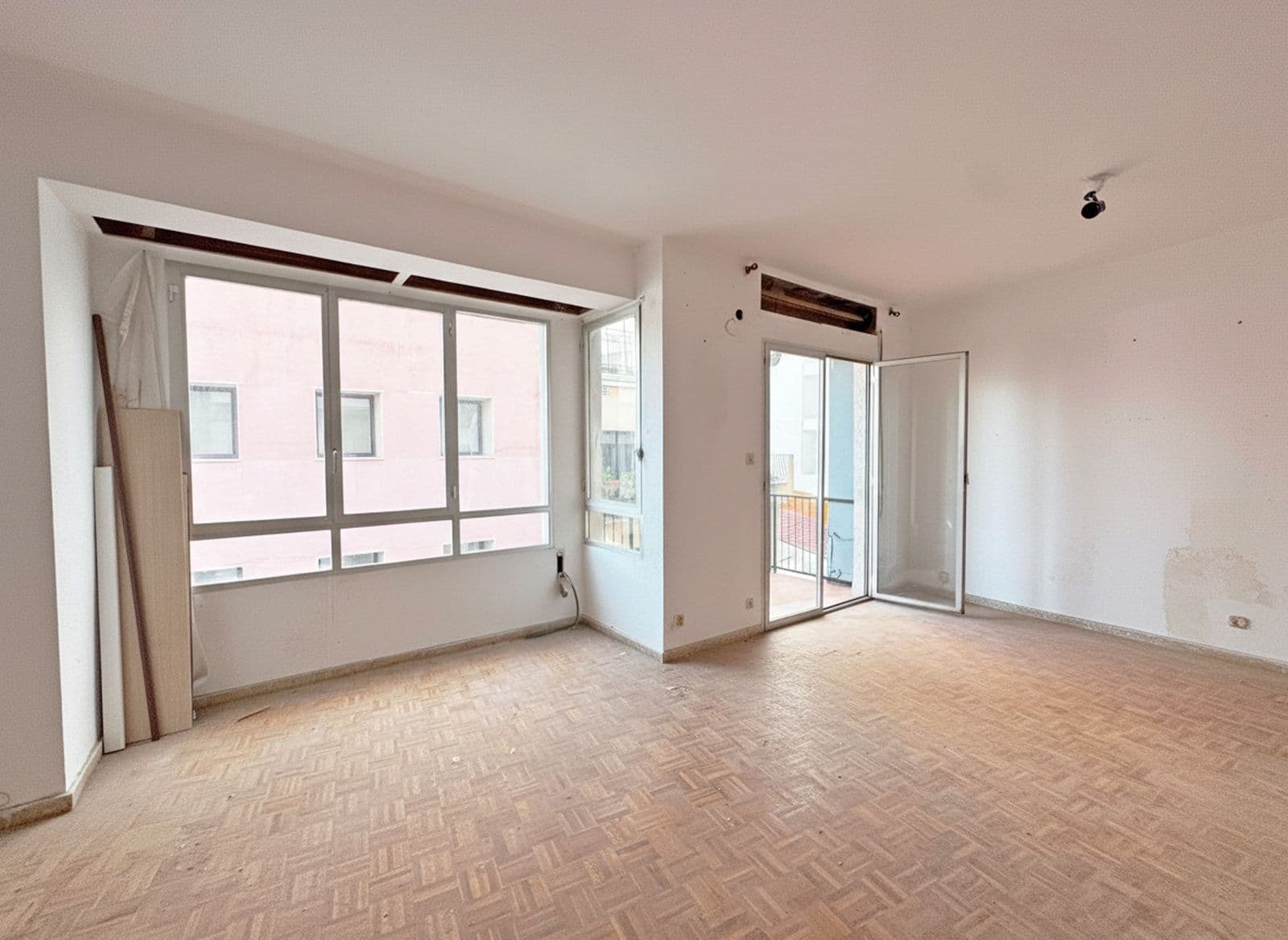 Edificio con local y viviendas en rentabilidad