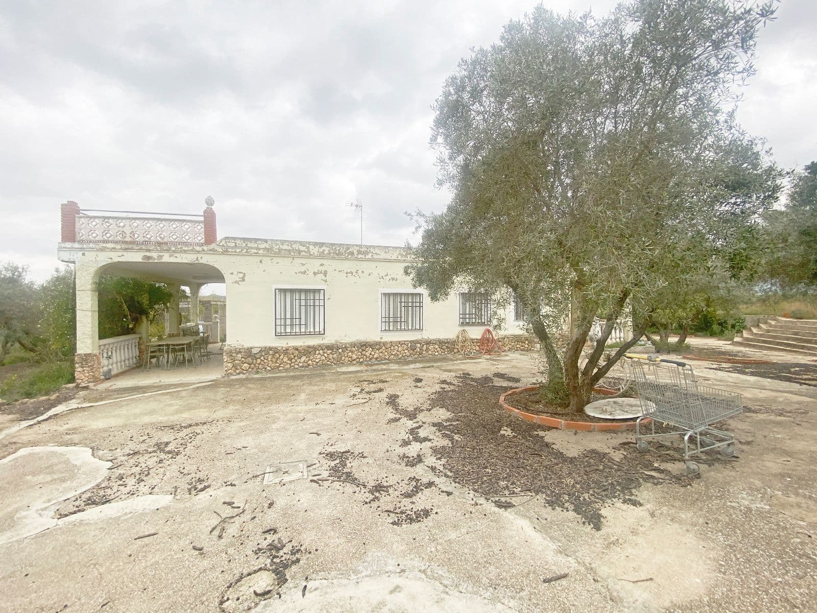 Chalet con piscina y gran parcela en Vilamarxant