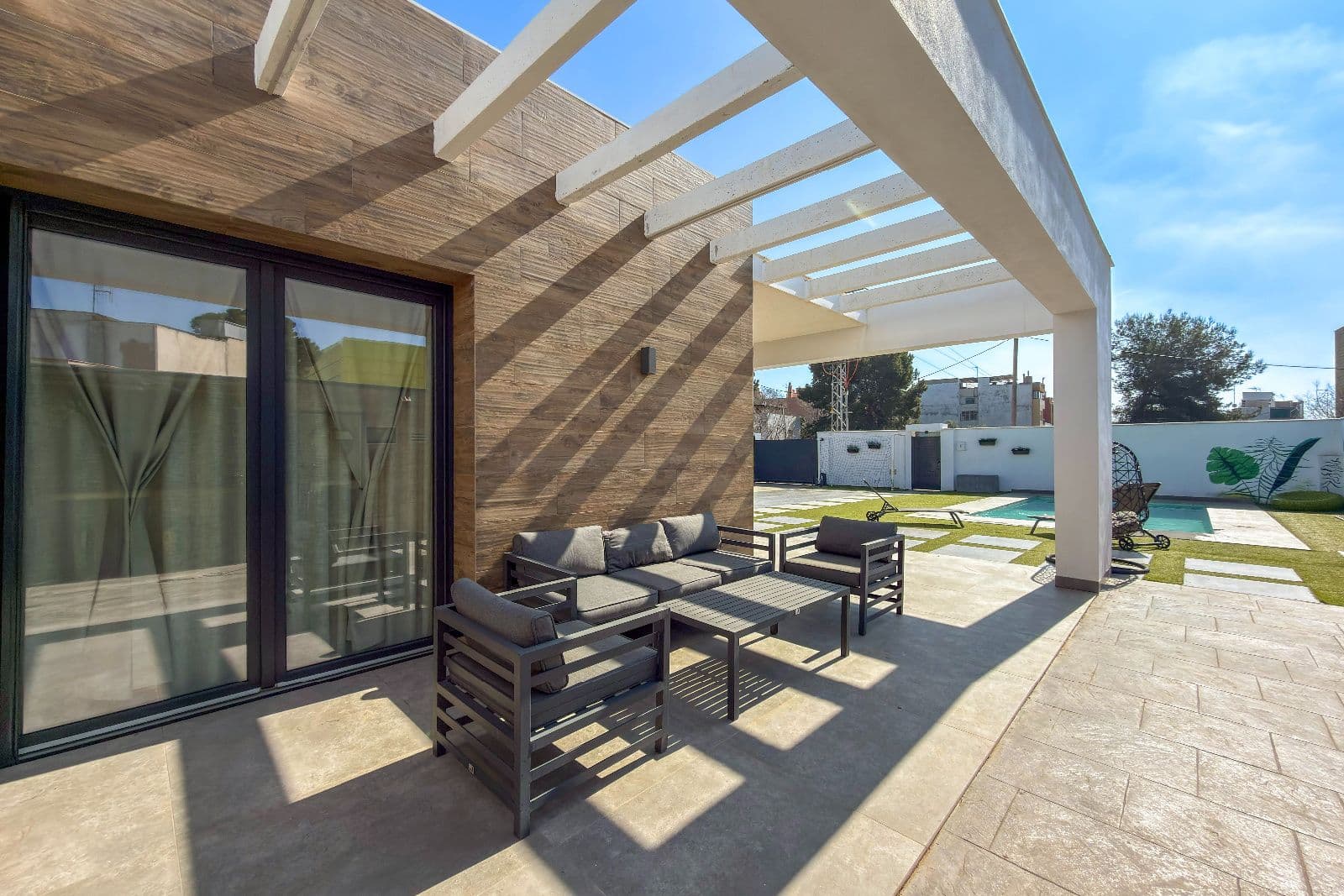 Chalet amplio, moderno y con piscina en Madrigal - 4