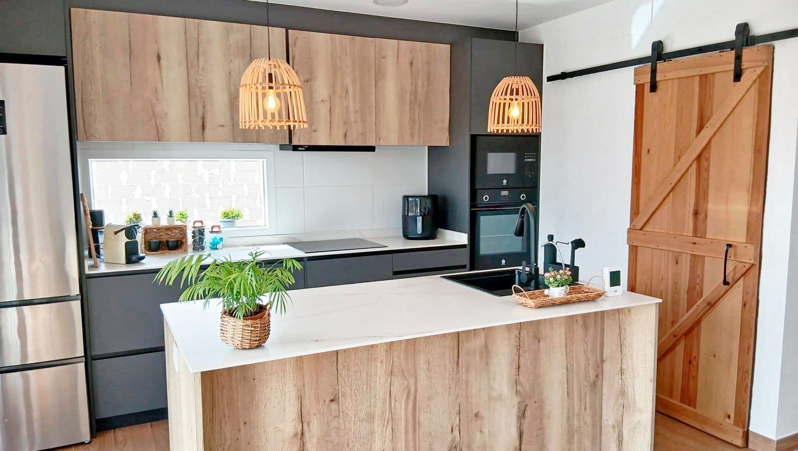 Chalet moderno e independiente con piscina en Madrigal