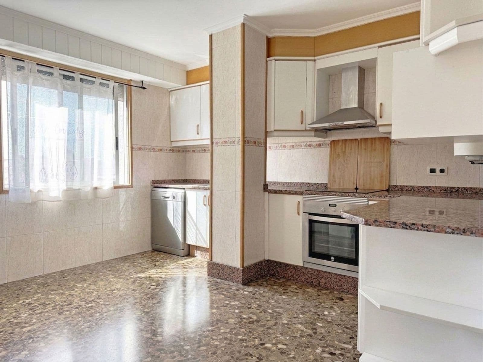 Edificio con local y 2 dúplex en Burriana - 2