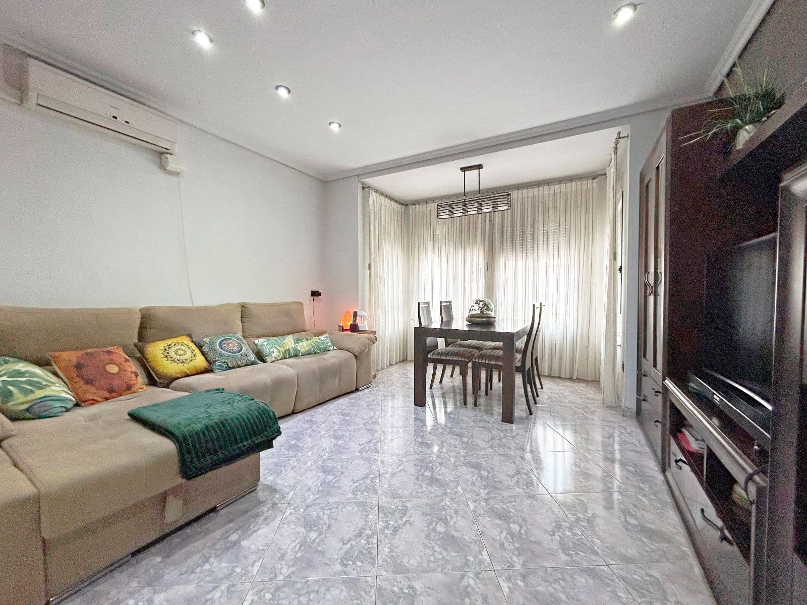 Casa con local y terrazas en centro de Almazora - 2