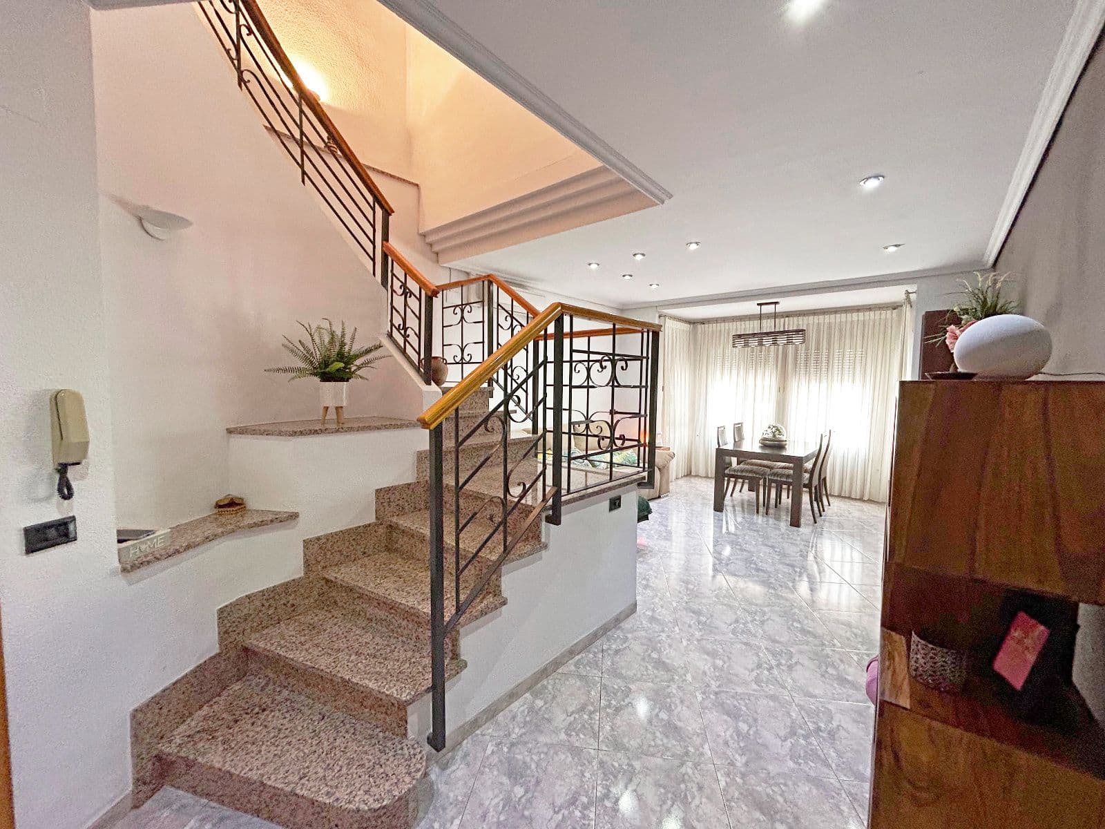 Casa con local y terrazas en centro de Almazora - 4